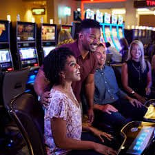 Filipino player checking live sports betting odds on 555taya mobile